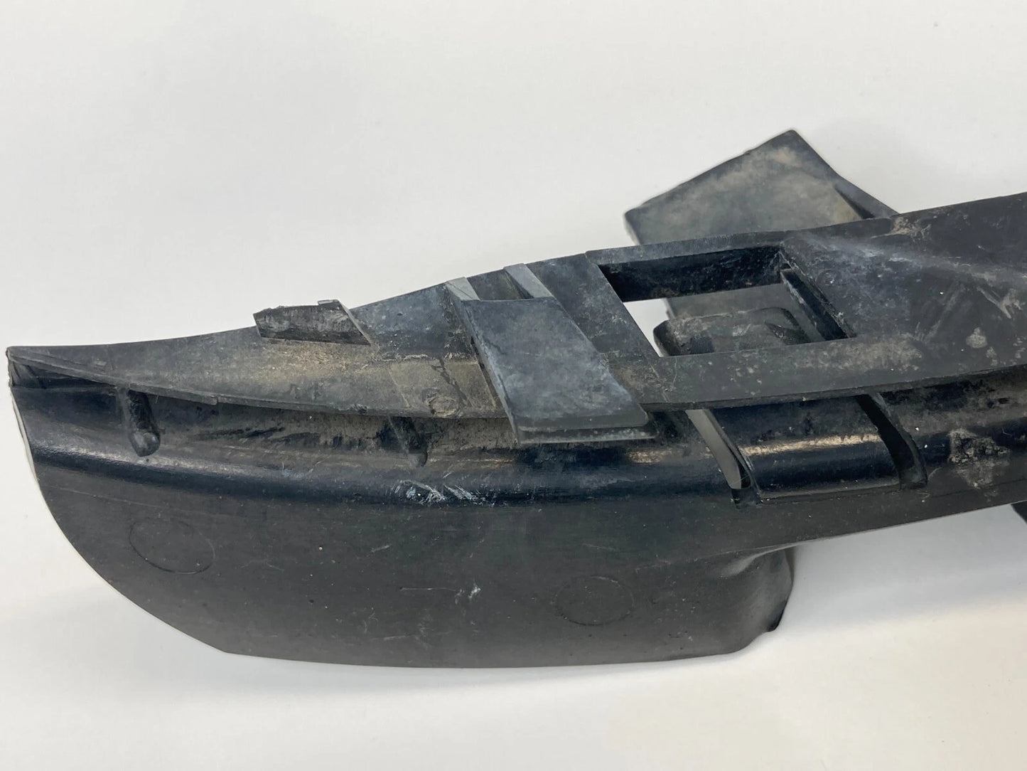 2004-2007 BMW 530I 525I FRONT LEFT SIDE BUMPER PANEL SUPPORT BRAKET 5111-7033705