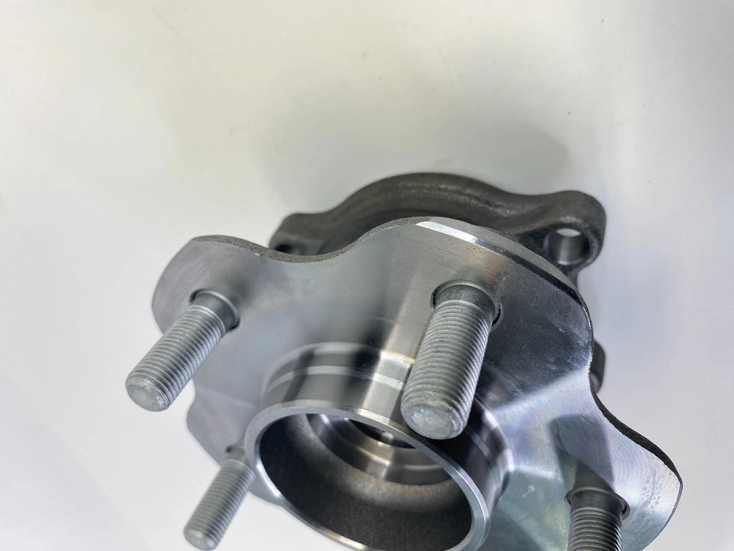 2003-2007 Infiniti G35 Rear Left Or Right Wheel Hub Bearing Assembly