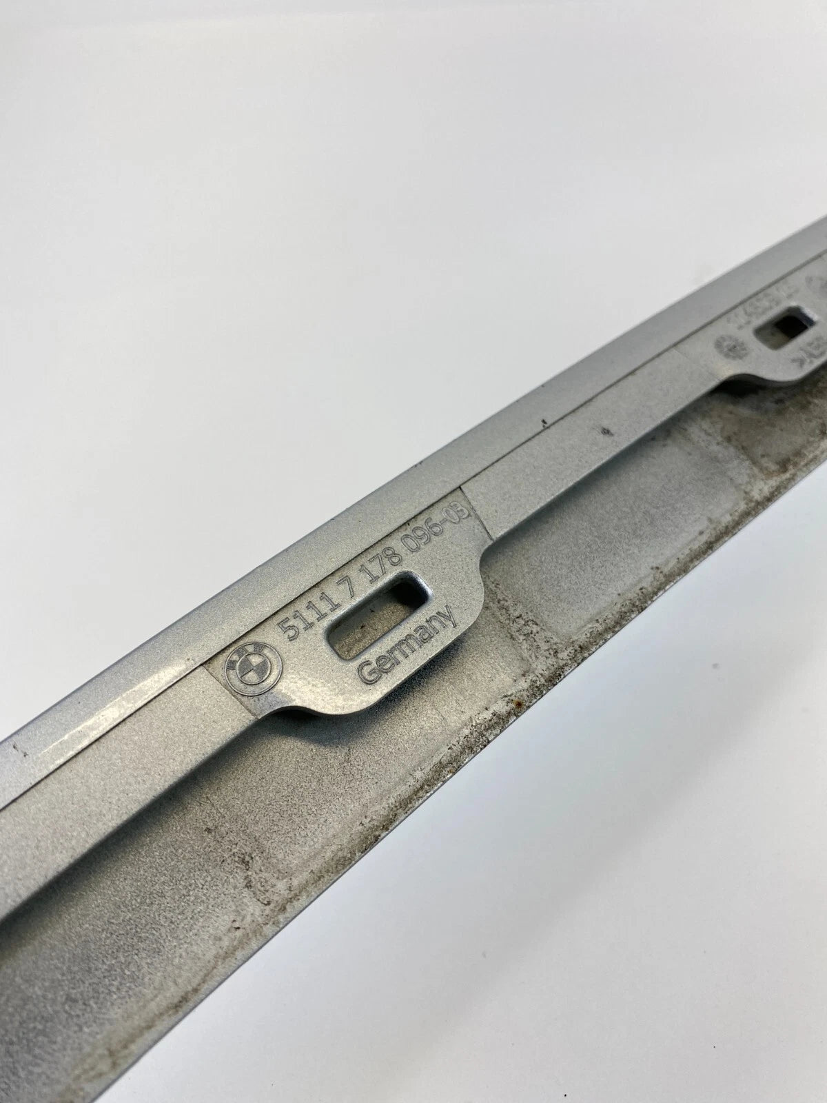 2008-2010 BMW 535i xDRIVE 528I 550I FRONT LOWER BUMPER CENTER GRILLE 51117178097