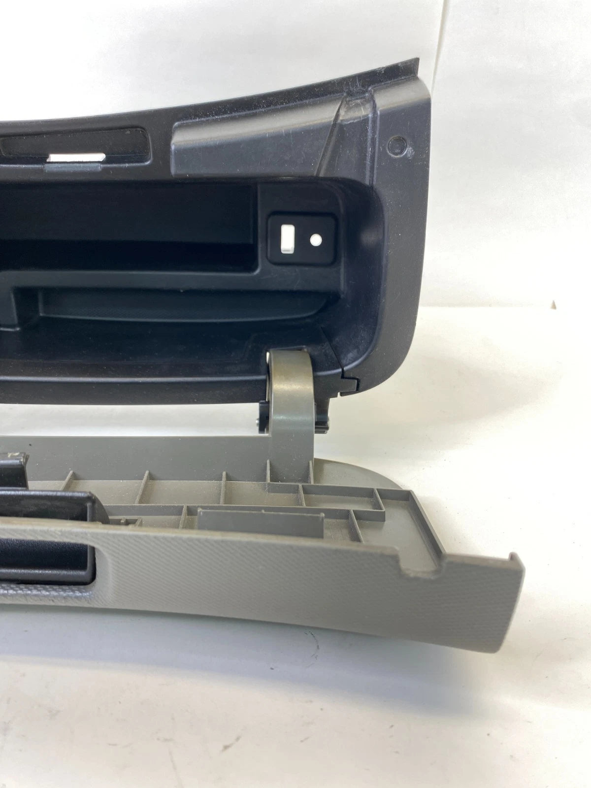 2012-2020 CHEVROLET SONIC UPPER DASH GLOVE BOX STORAGE COMPARTMENT ASSY OEM