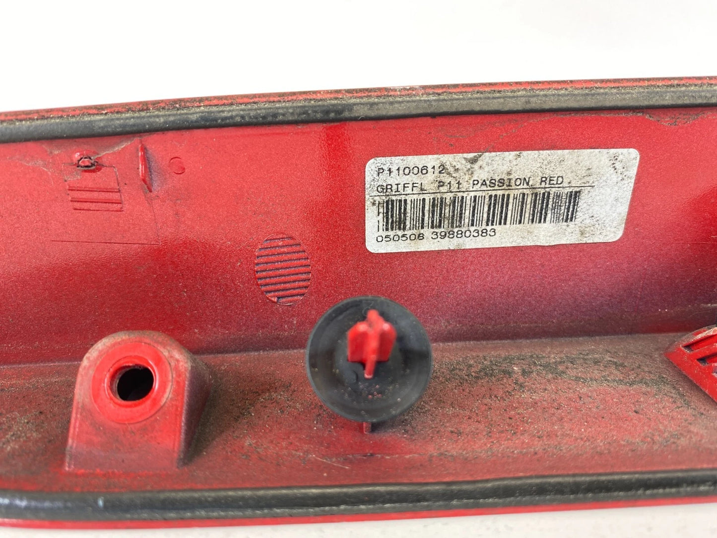 2004-2008 VOLVO S40 TRUNK LID LICENSE PLATE HANDLE MOLDING COVER 39880383 RED