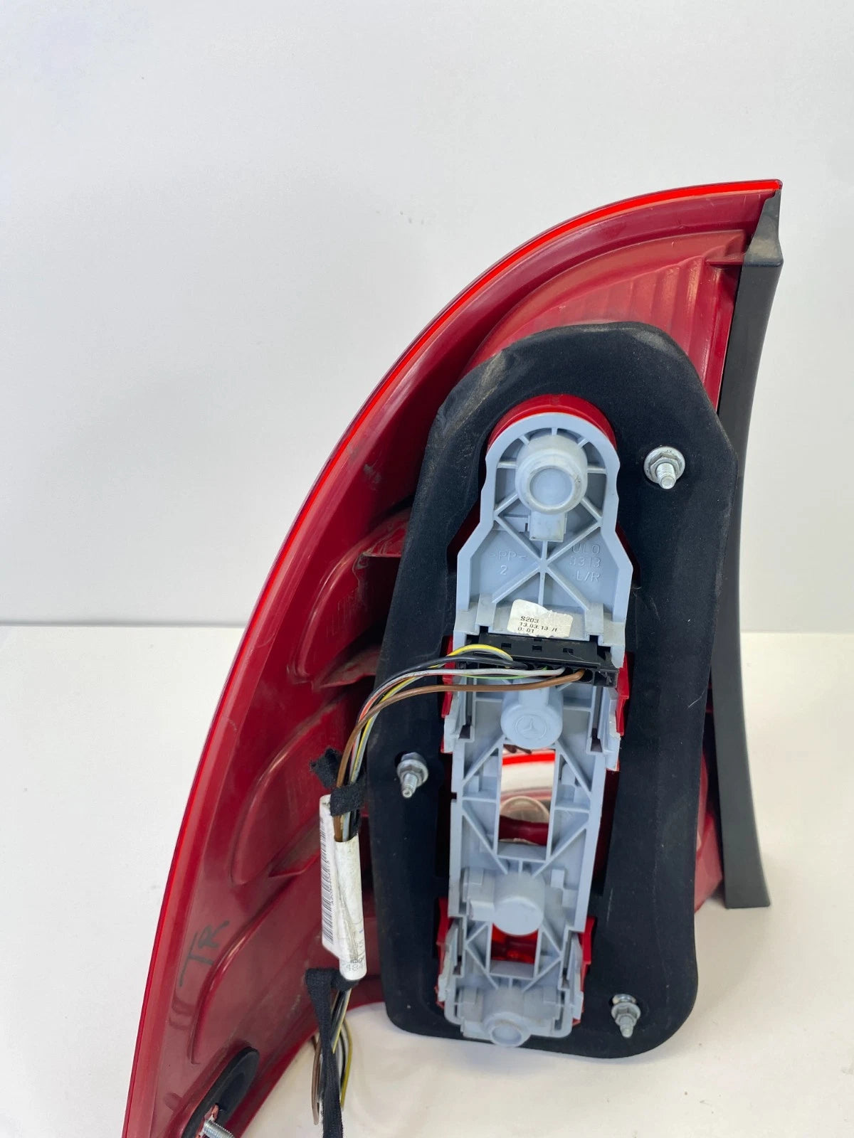 2001-2005 MERCEDES-BENZ C240 TAILLIGHT LAMP REAR RIGHT PASSENGER OEM 2038201364