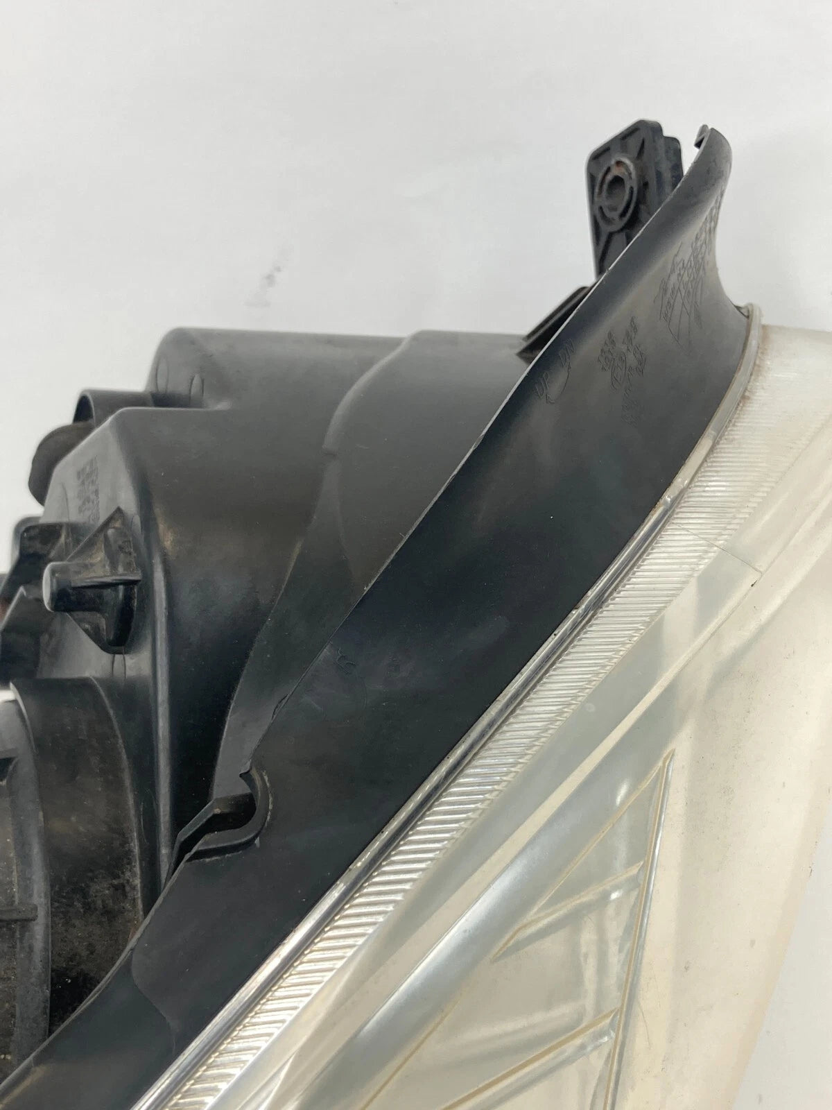 2006-2011 HYUNDAI ACCENT FRONT RIGHT PASSENGER SIDE HEADLIGHT HEADLAMP OEM