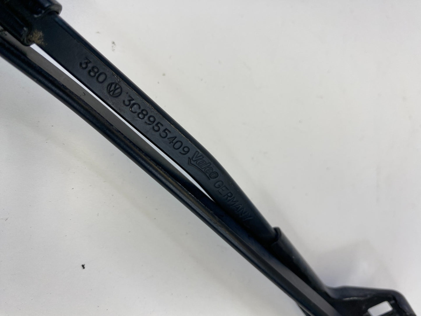 2009-2012 Volkswagen CC SEDAN Front Left & Right Side Windshield Wiper Arm OEM