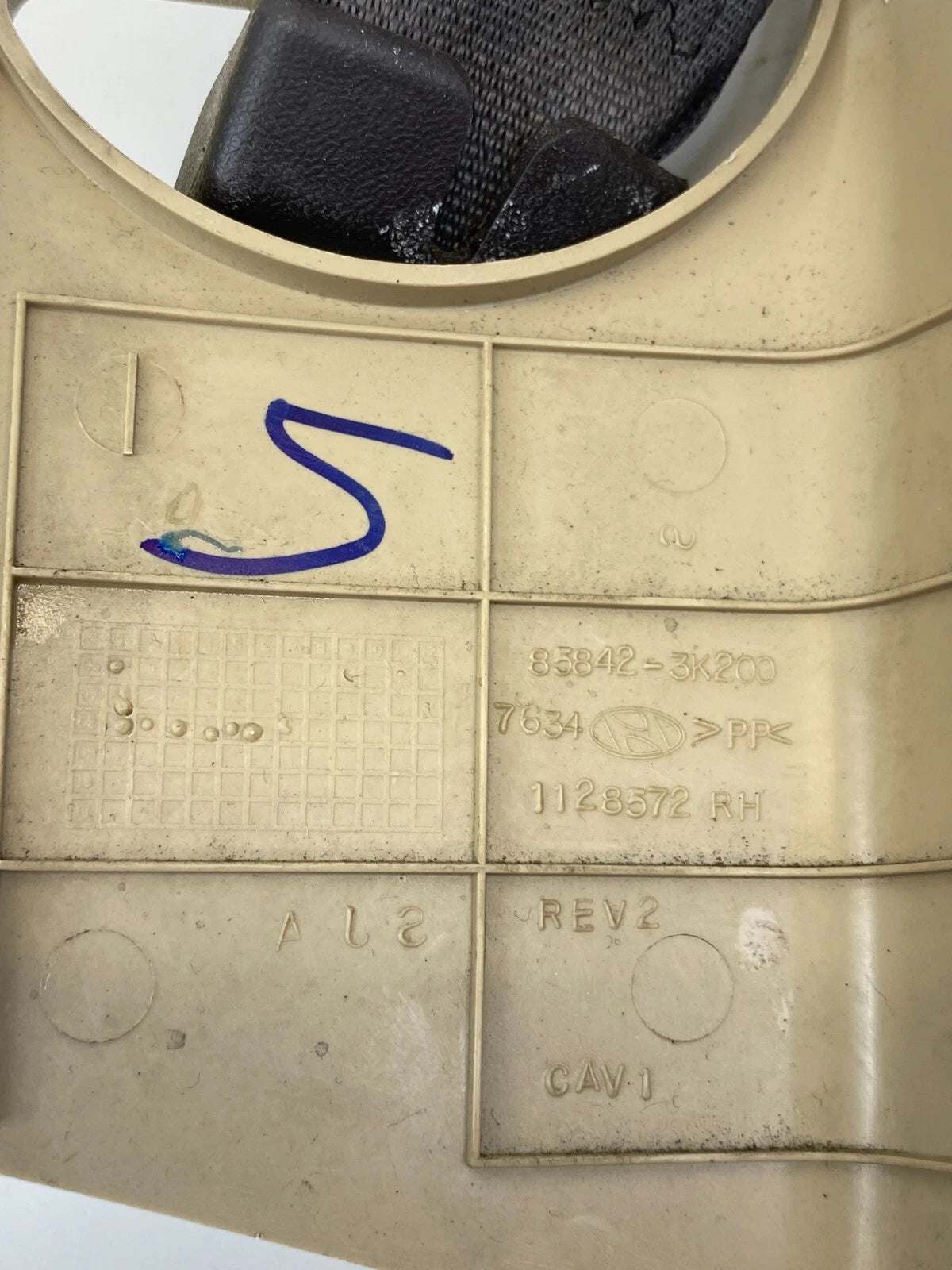 2009 2010 HYUNDAI SONATA FRONT RIGHT PASSENGER SIDE SEAT BELT SAFETY RETRACTOR