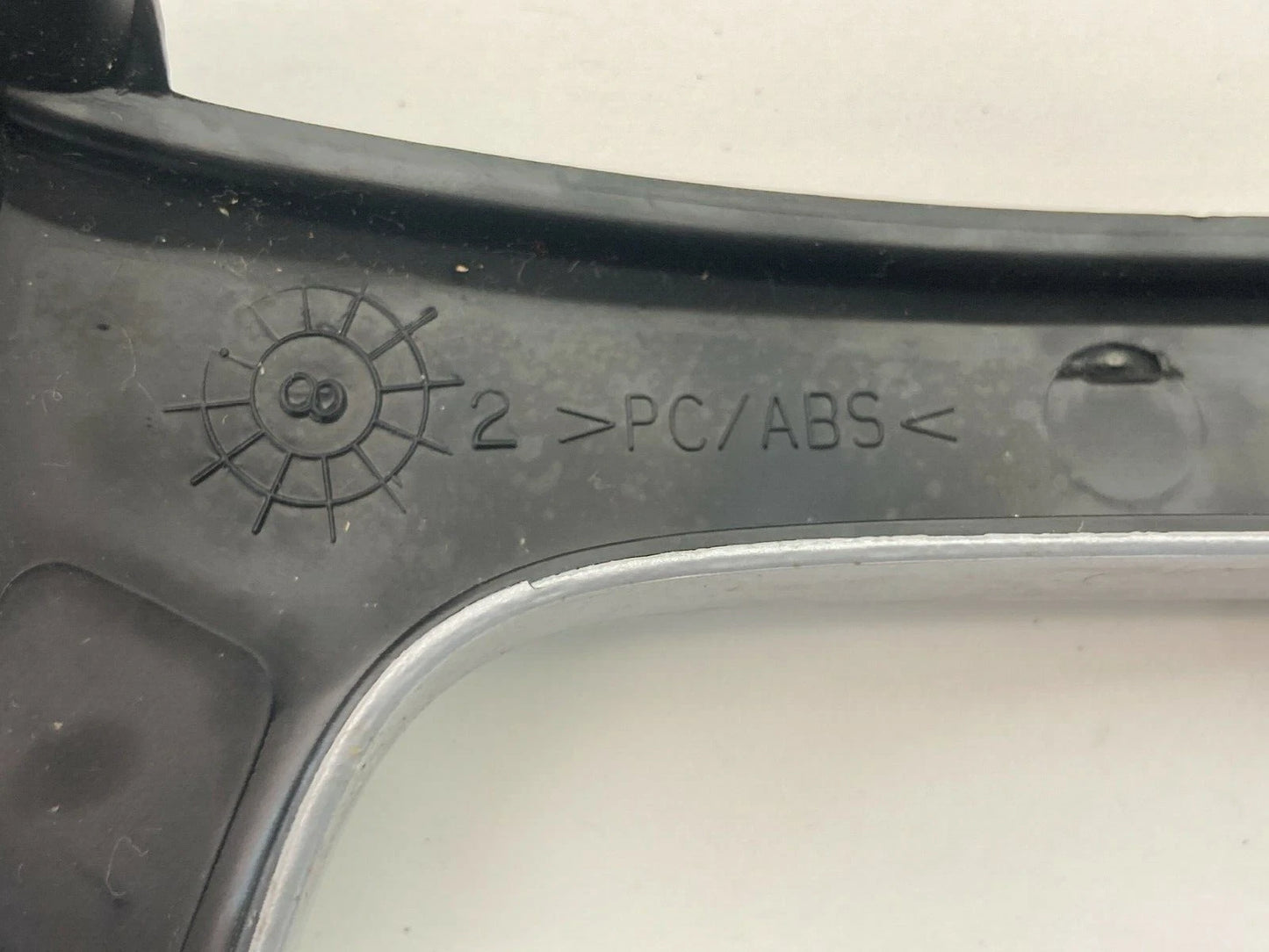 2008 CHEVROLET CHEVY EQUINOX LS RIGHT STEERING WHEEL COVER TRIM BEZEL 30377300