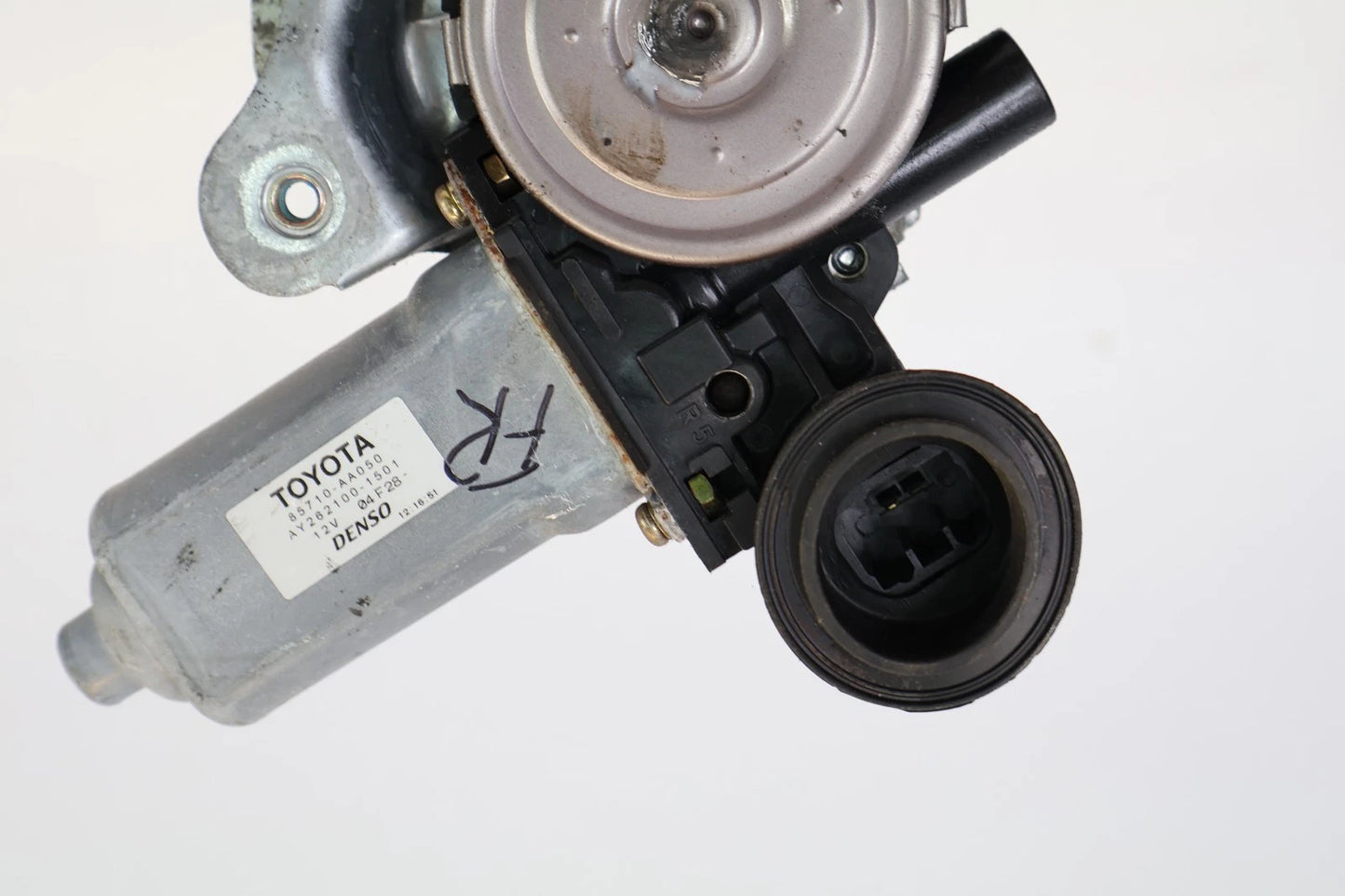 2003-2008 TOYOTA COROLLA MATRIX FRONT RIGHT POWER WINDOW MOTOR OEM 85710-AA050