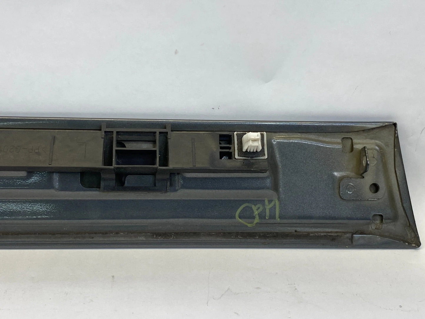 2005-2010 HONDA ODYSSEY REAR LEFT SLIDING DOOR TRACK COVER SPACER 72589-SHJ-A01