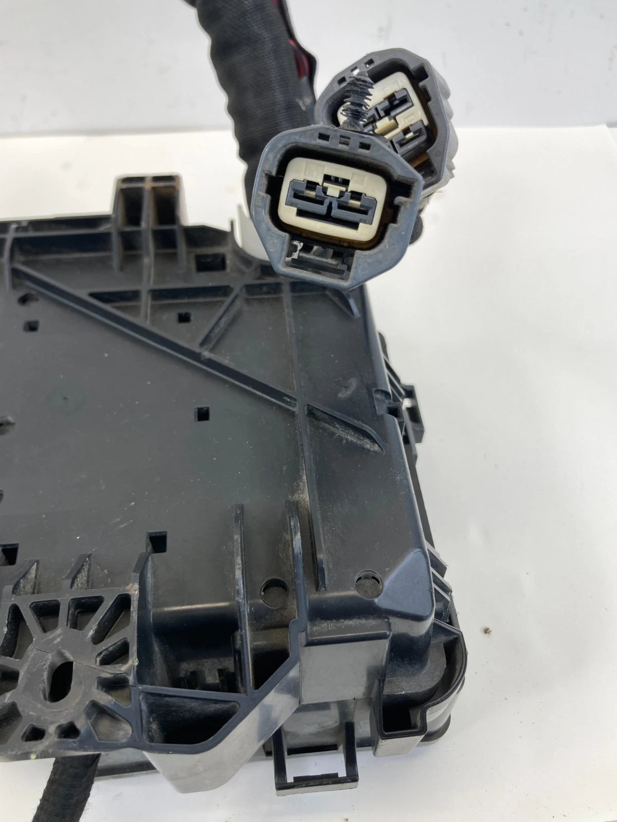 07 08 09 CADILLAC SRX 3.6L V6 AT ENGINE FUSE BOX RELAY JUNCTION BLOCK UNIT OEM