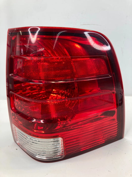 2003-2006 FORD EXPEDITION PASSENGER RIGHT TAILLIGHT LAMP UNIT 2LIX-I3B504-A OEM