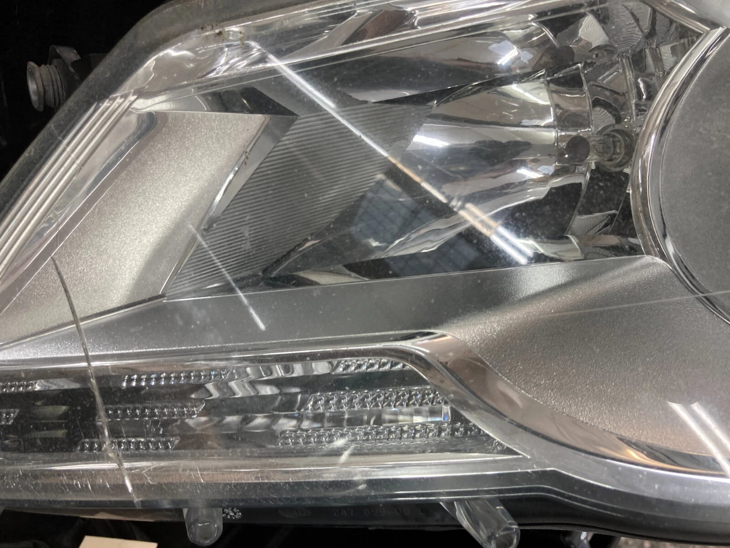 09-11 VOLKSWAGEN TIGUAN FRONT LEFT HEADLIGHT HEADLAMP HALOGEN 5N1-941-031-AC OEM