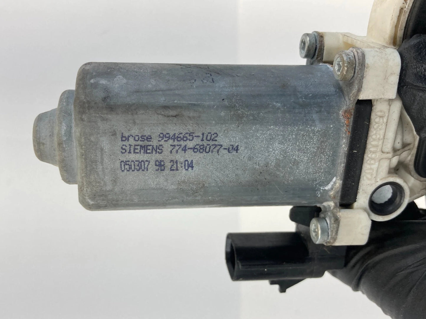 05-10 CHRYSLER 300 FRONT RIGHT PASSENGER SIDE DOOR WINDOW MOTOR 994665-102 OEM