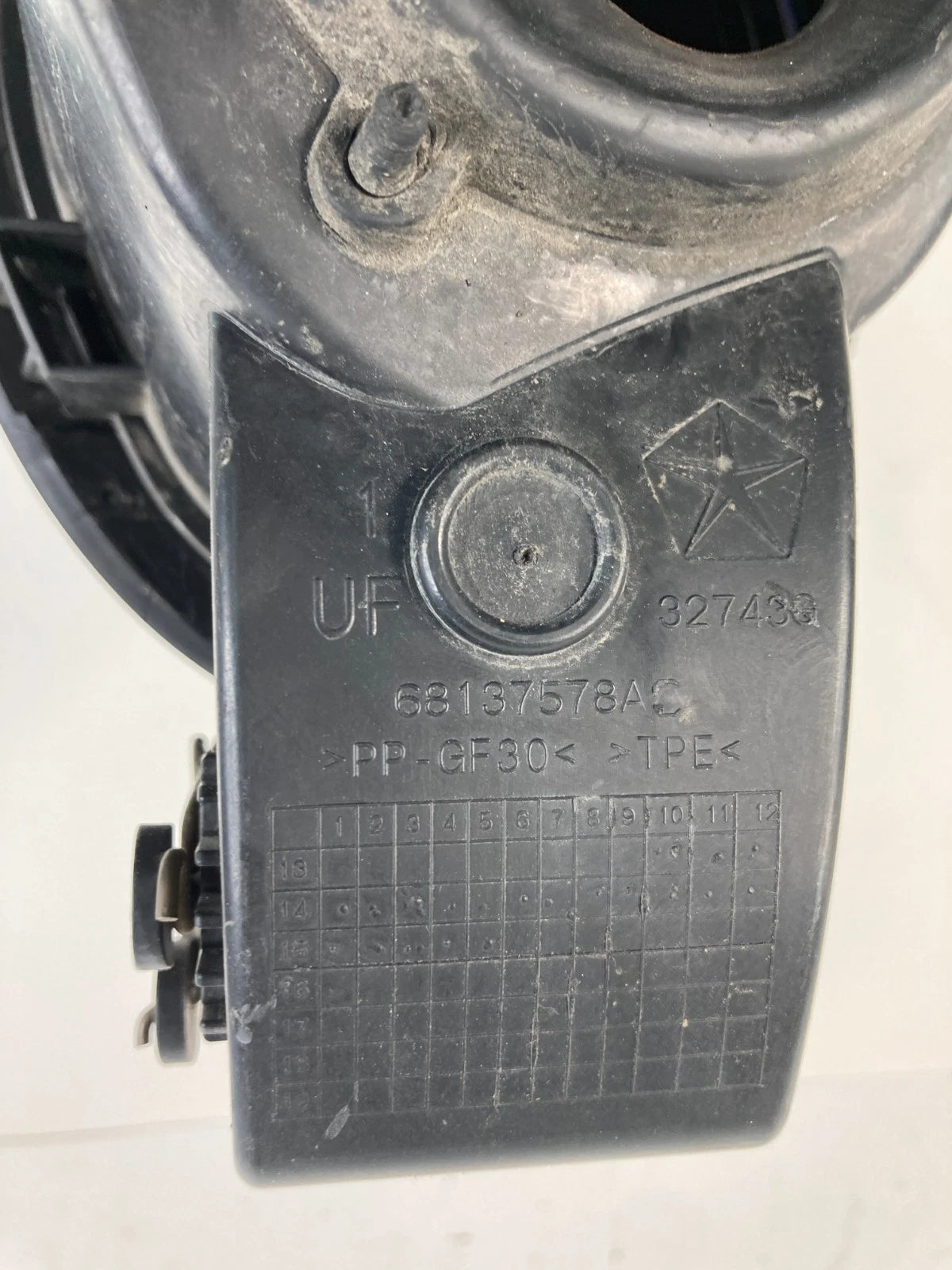 2015-2017 CHRYSLER 200 FUEL FILLER GAS TANK DOOR LID COVER W/ CAP & HOUSING OEM