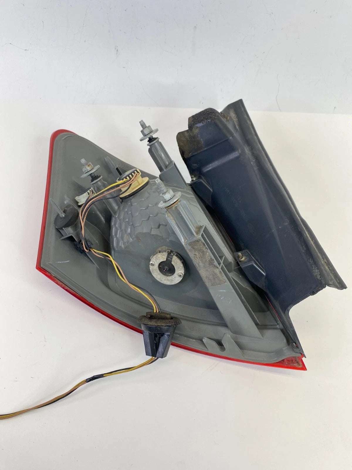 2013-2019 FORD TAURUS INTERCEPTOR SEDAN RIGHT SIDE OUTER TAILLIGHT LAMP ASSY OEM