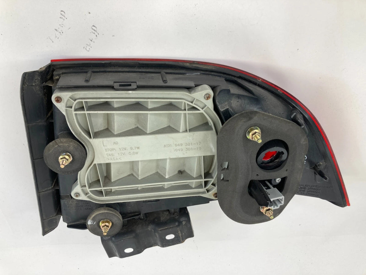 04-06 ACURA TL SEDAN REAR LEFT DRIVER SIDE TAILLIGHT LAMP ASSEMBLY 94930117 OEM