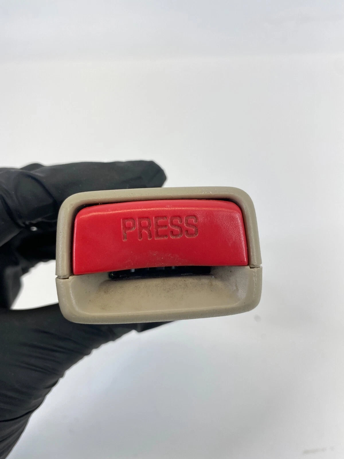 2000 2001 MAZDA MPV FRONT RIGHT PASSENGER SIDE SEAT BELT BUCKLE RECEIVER OEM