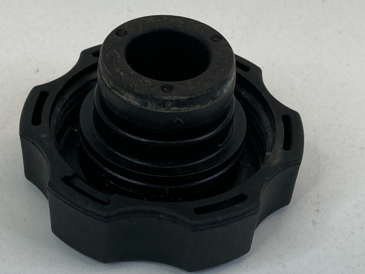 2009-2017 Chevy Traverse 07-16 GMC Acadia Radiator Coolant Cap 15042975