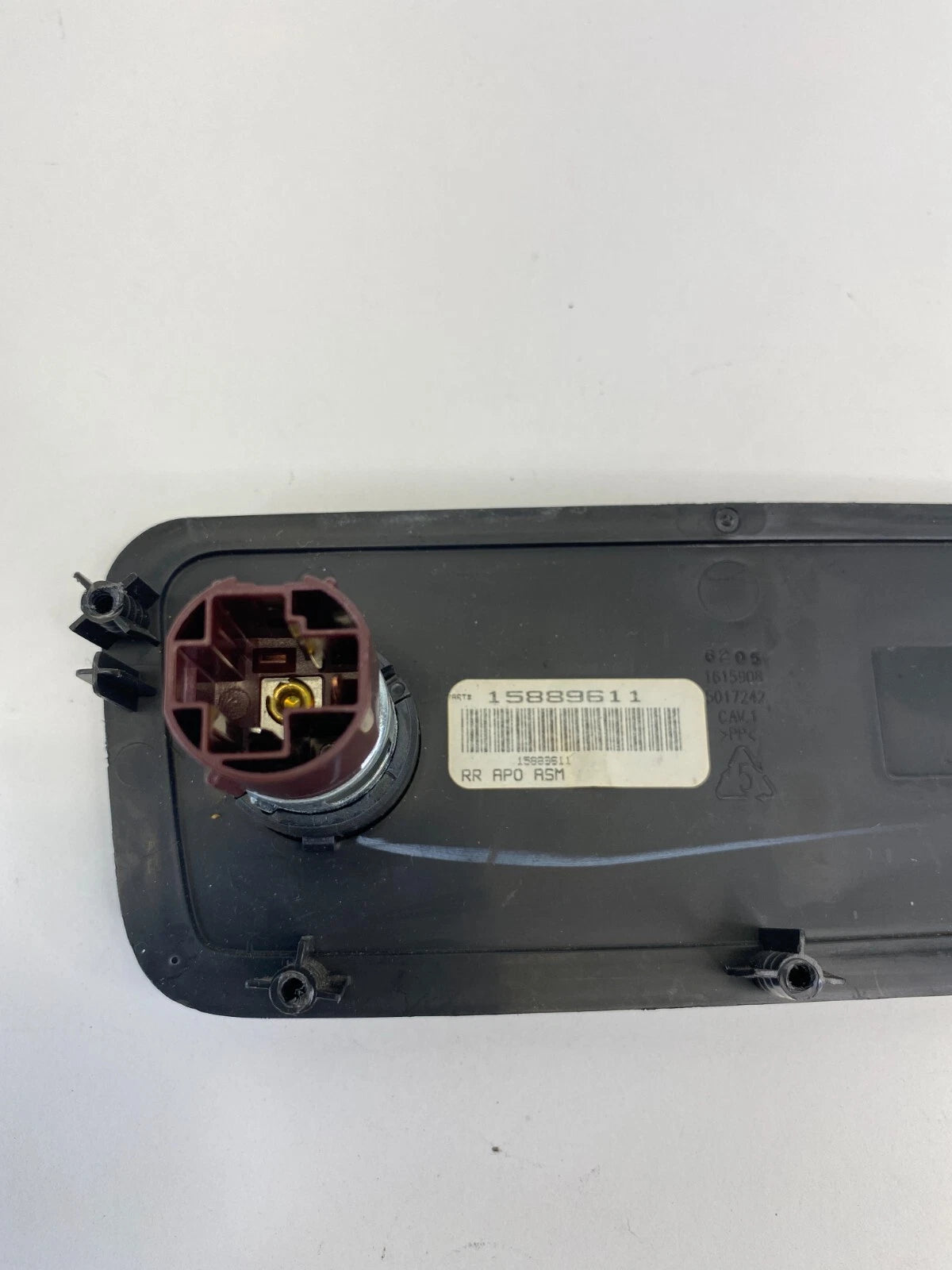 09-12 CHEVROLET TRAVERSE REAR CENTER CONSOLE BEZEL POWER OUTLET OEM 15889611