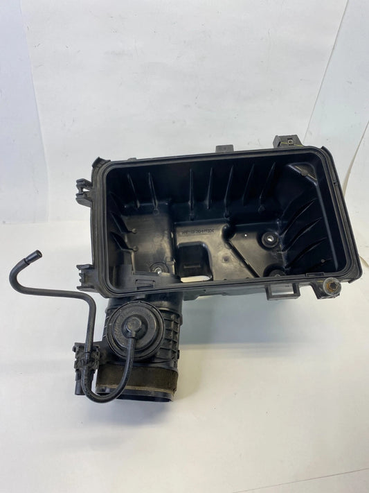 05 06 TOYOTA SIENNA 3.3L AIR CLEANER BOX LOWER HOUSING COVER 17701-0A100 OEM