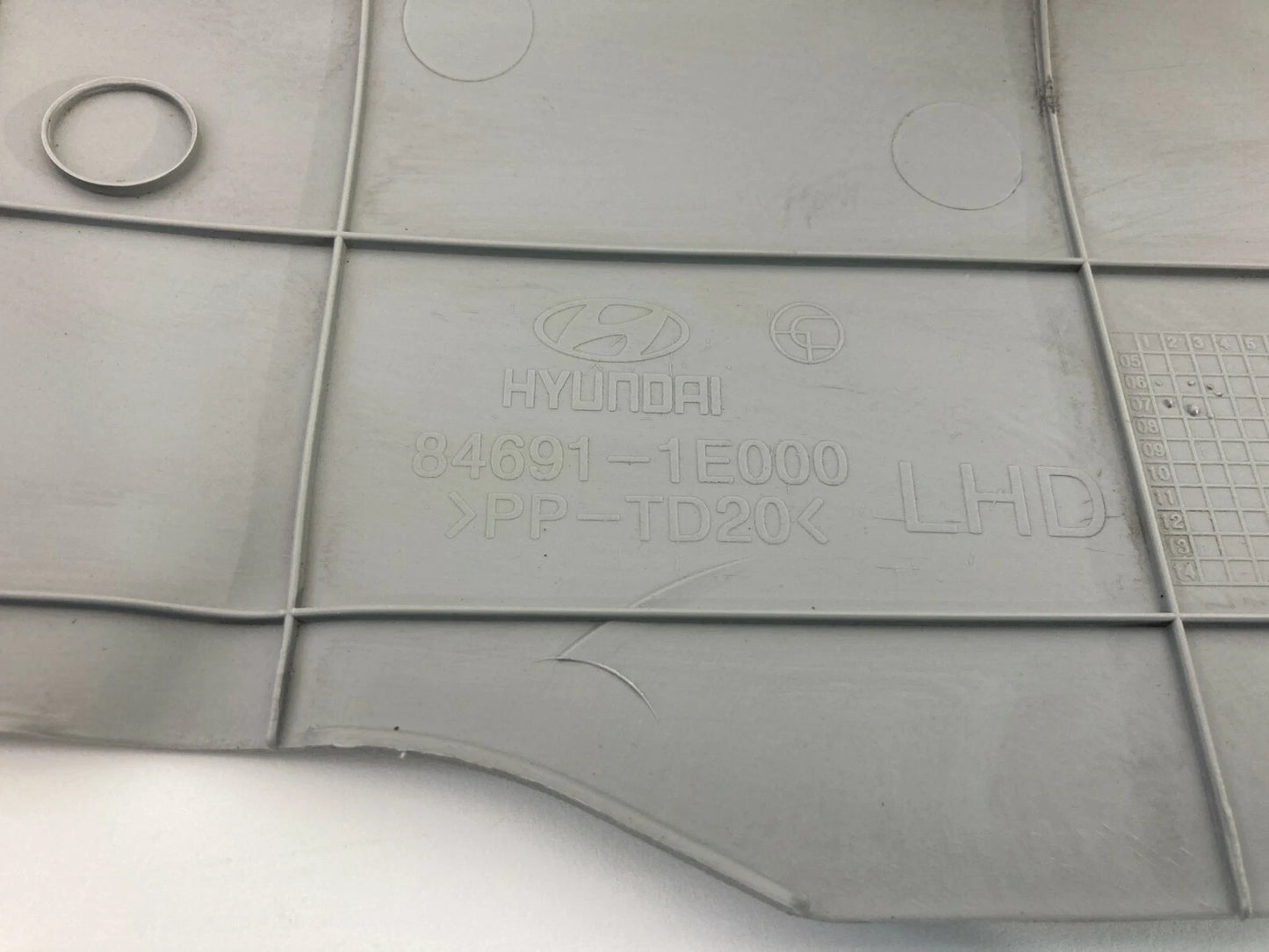 07-11 HYUNDAI ACCENT RIGHT PASSENGER UPPER DASH BOARD TRIM BEZEL 846911E000 OEM