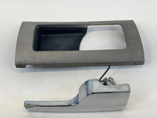 03-06 LINCOLN NAVIGATOR FRONT RIGHT SIDE INNER DOOR HANDLE W/ BEZEL 2L7X-782678