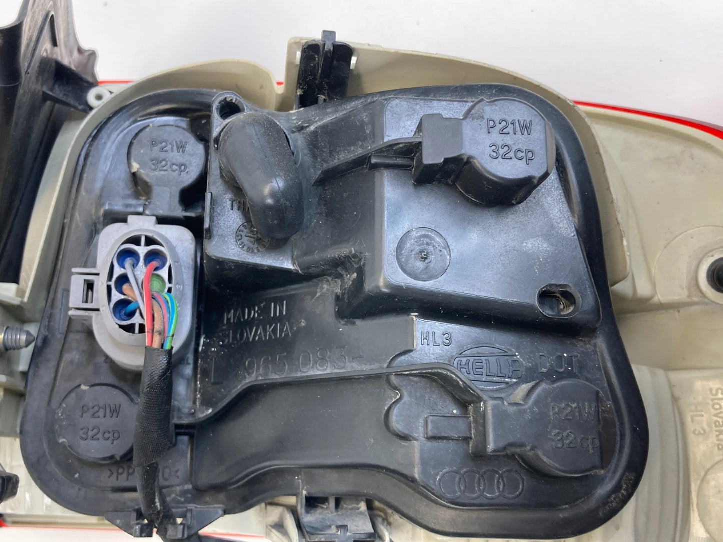 2005-2008 AUDI A4 QUATTRO OUTER REAR LEFT DRIVER SIDE TAIL LIGHT 8E5945095 OEM