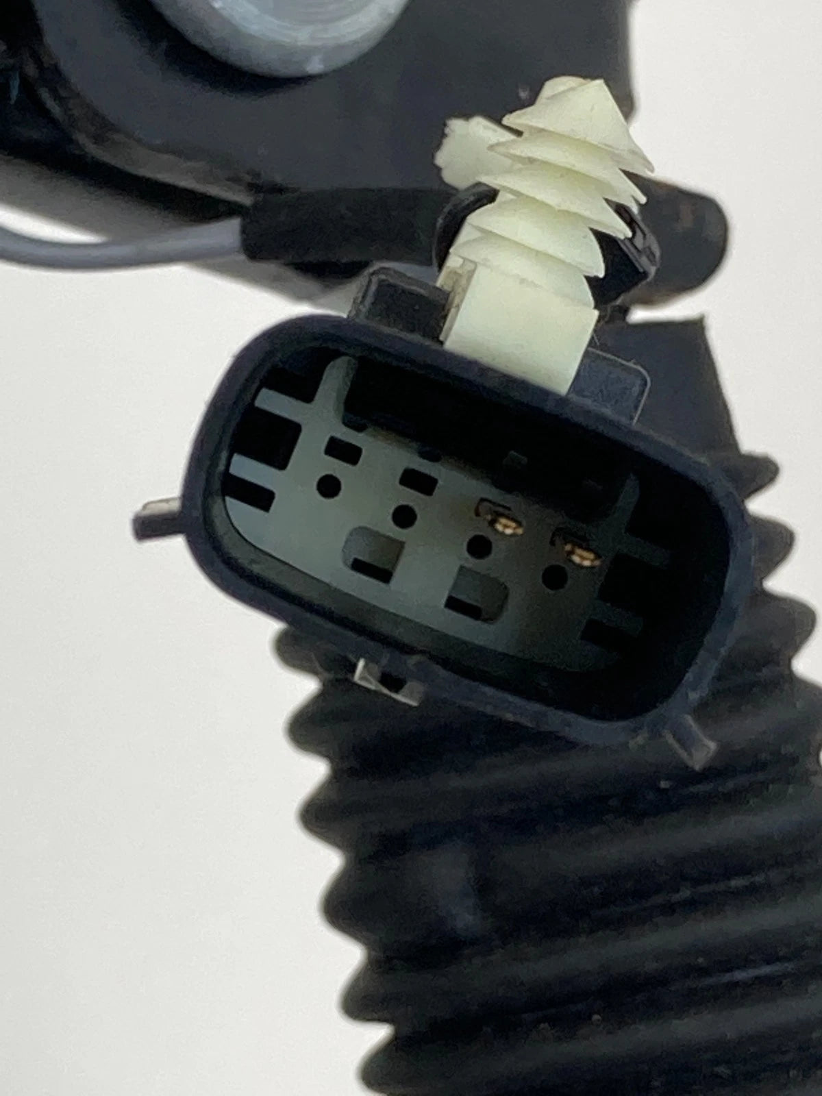 16-19 FORD EXPLORER INTERCEPTOR UTILITY FRONT RIGHT SEAT BELT RETRACTOR OEM