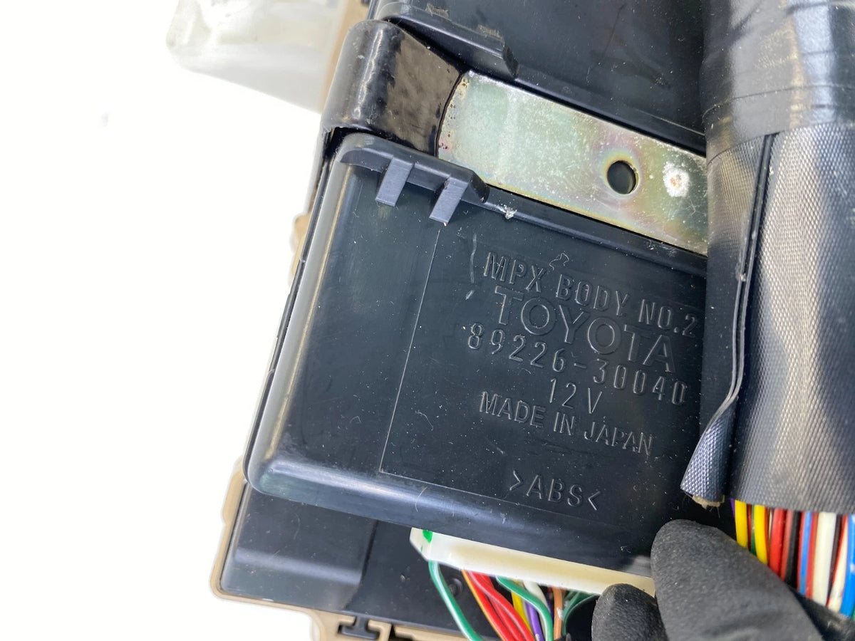 1998-2005 LEXUS GS300 FUSE RELAY BOX JUNCTION BLOCK LEFT OEM FACTORY 89226-30040