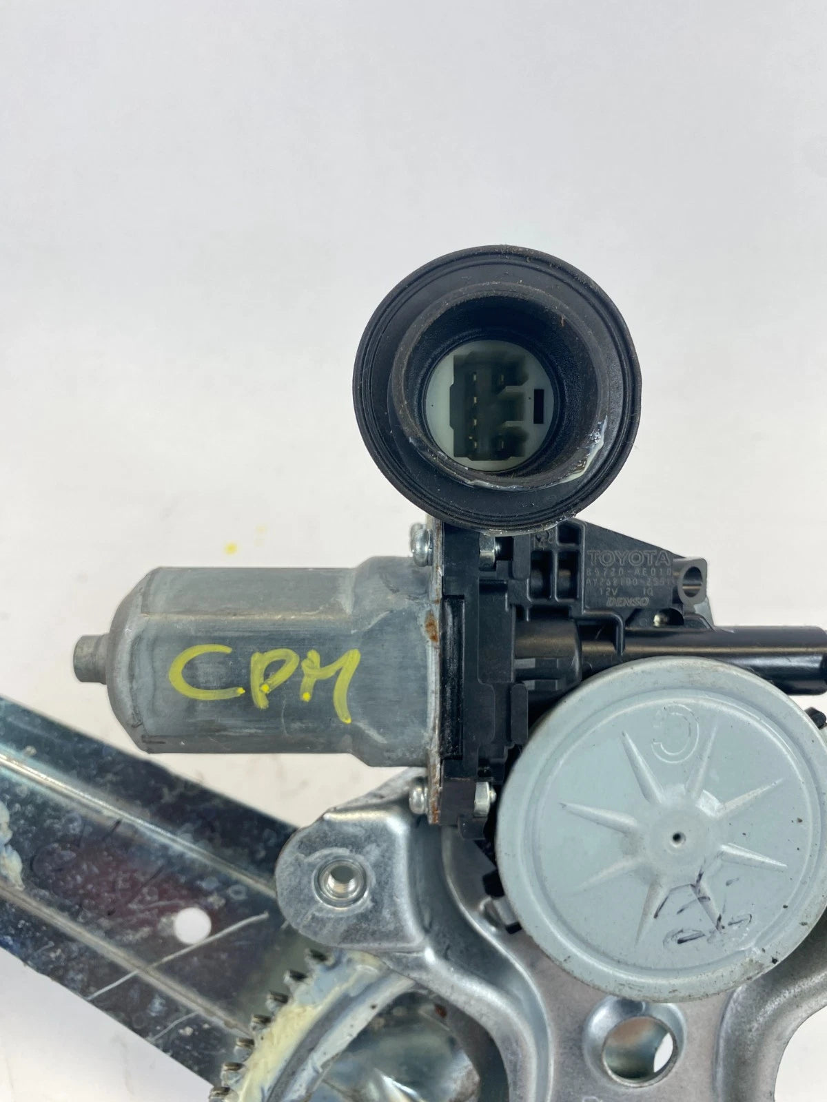 2009-2019 TOYOTA COROLLA REAR RIGHT DOOR POWER WINDOW MOTOR REGULATOR 85720AE010