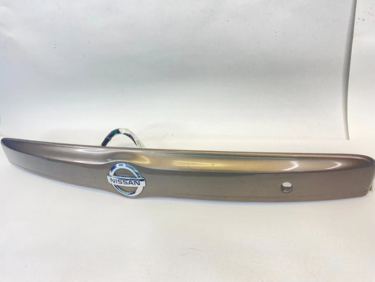 2012-2014 NISSAN VERSA SEDAN TRUNK LID LICENSE GARNISH MOLDING TRIM 84810-3K01A