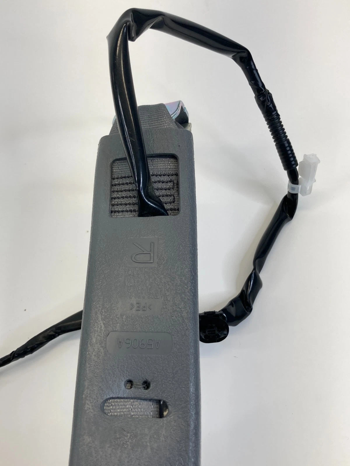 2005-2014 TOYOTA TACOMA REG CAB 2-DR CENTER RH SIDE SEAT BELT BUCKLE GRAY OEM