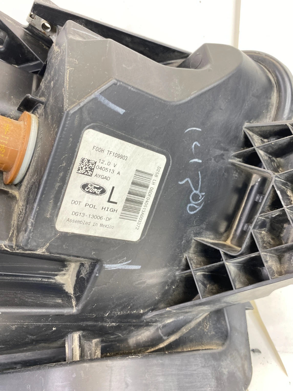 2013-2019 FORD TAURUS LEFT DRIVER HEADLIGHT HEADLAMP HALOGEN DG13-13006-DF OEM