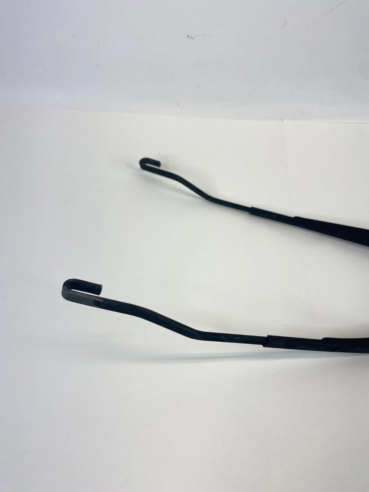 2005-2010 KIA SPORTAGE FRONT WINDSHIELD WIPER ARM LEFT & RIGHT PAIR OEM