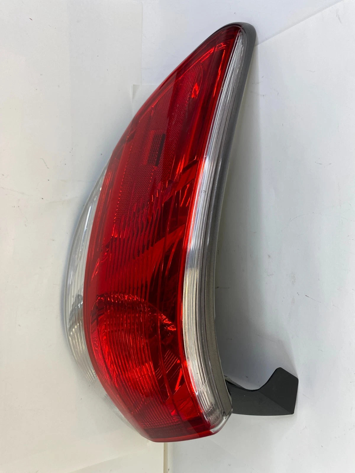 2013-2016 NISSAN PATHFINDER REAR LEFT DRIVER SIDE OUTER TAIL LIGHT ASSEMBLY OEM