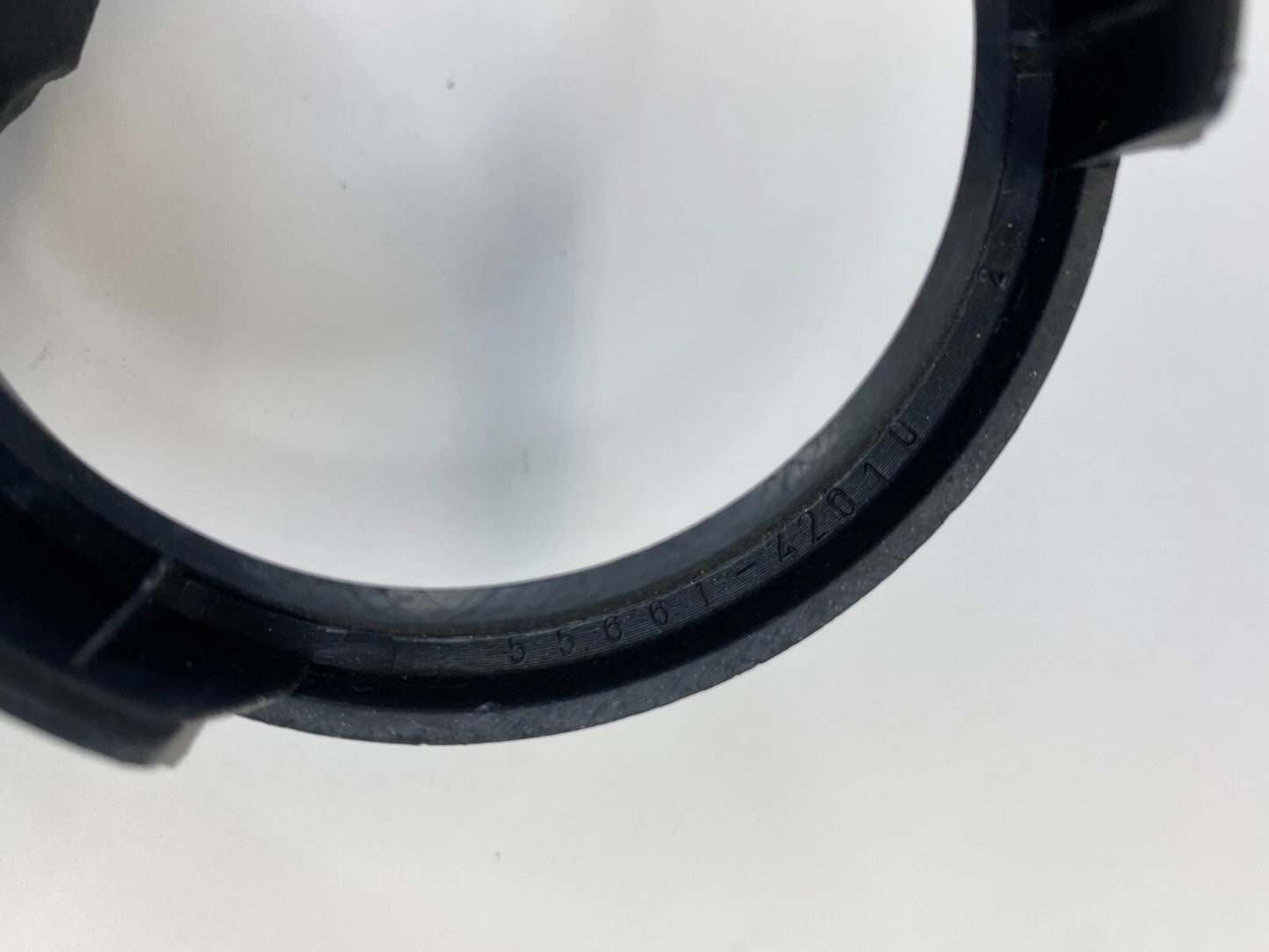 01-05 TOYOTA RAV4 CENTER AIR VENT INSTRUMENT PANEL BEZEL GRILLE 55661-42010 OEM