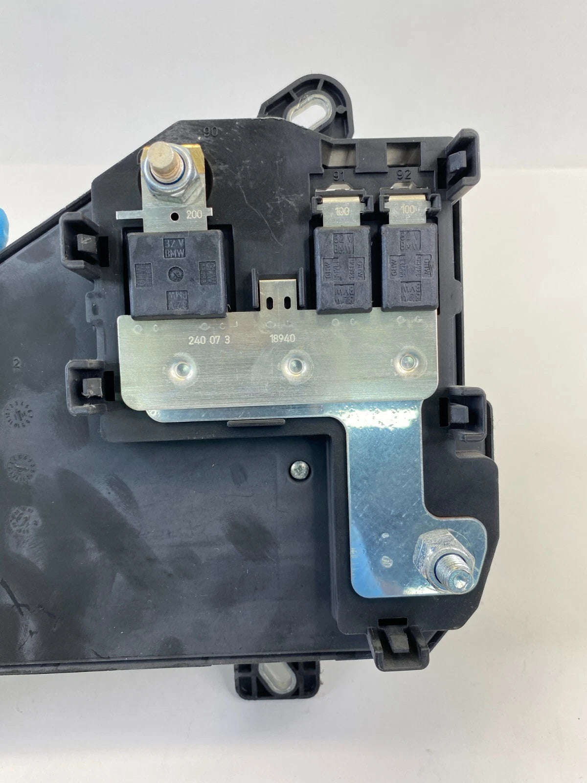 2006-2010 BMW 550I 4.8L AT REAR TRUNK POWER DISTRIBUTION FUSE RELAY BOX OEM