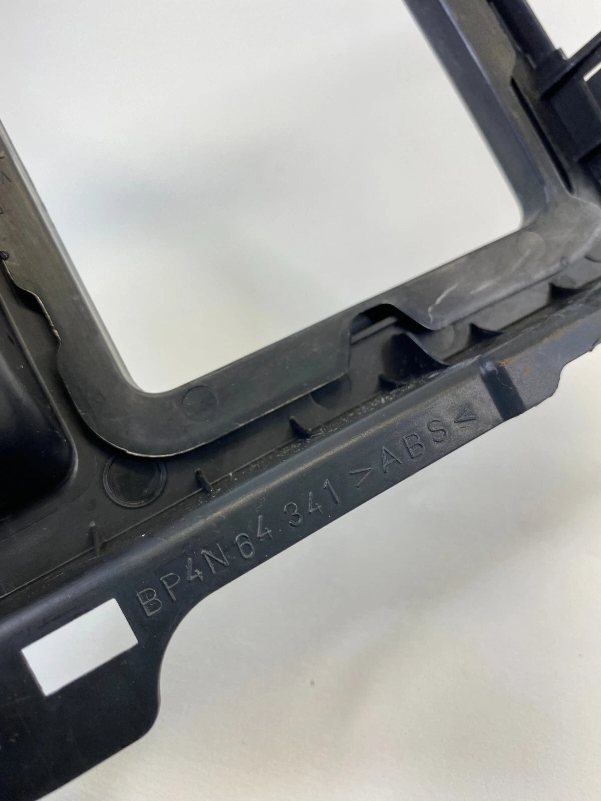 2004-2006 MAZDA 3 SEDAN A/T CENTER CONSOLE SHIFT SHIFTER BEZEL TRIM BP4N64341
