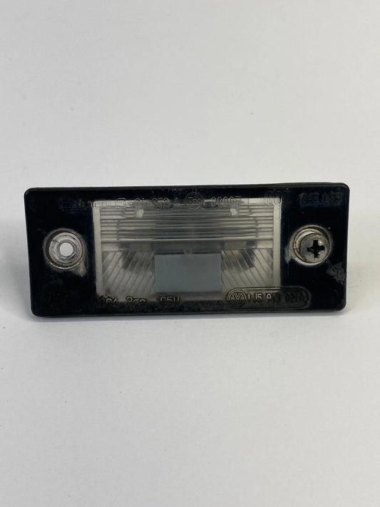 2001-2005 VOLKSWAGEN PASSAT WAGON REAR LICENSE PLATE LIGHT LAMP 1J5943021A EOM