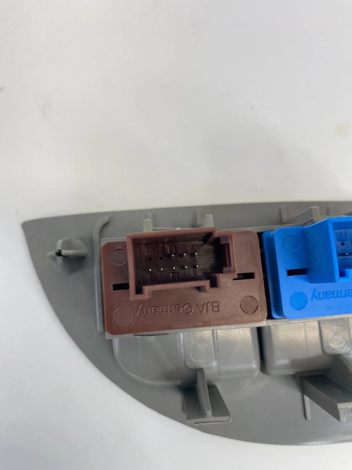 2002-2008 AUDI A4 FL FUEL DOOR TRUNK RELEASE ALARM SWITCH BEZEL OEM 8E1-959-527