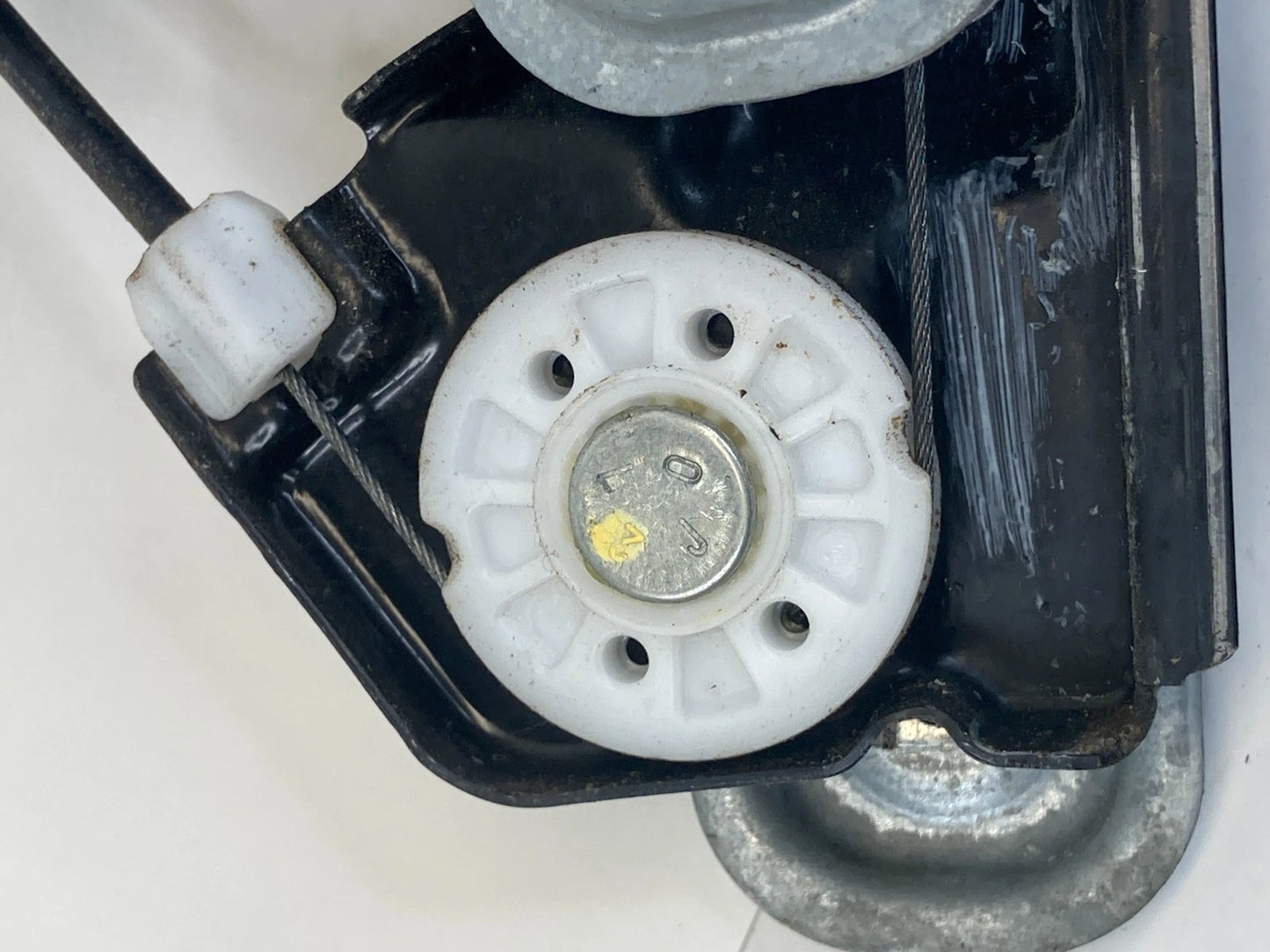 2010 2011 GMC TERRAIN FRONT LEFT POWER WINDOW REGULATOR W/ MOTOR 98820J3030 OEM