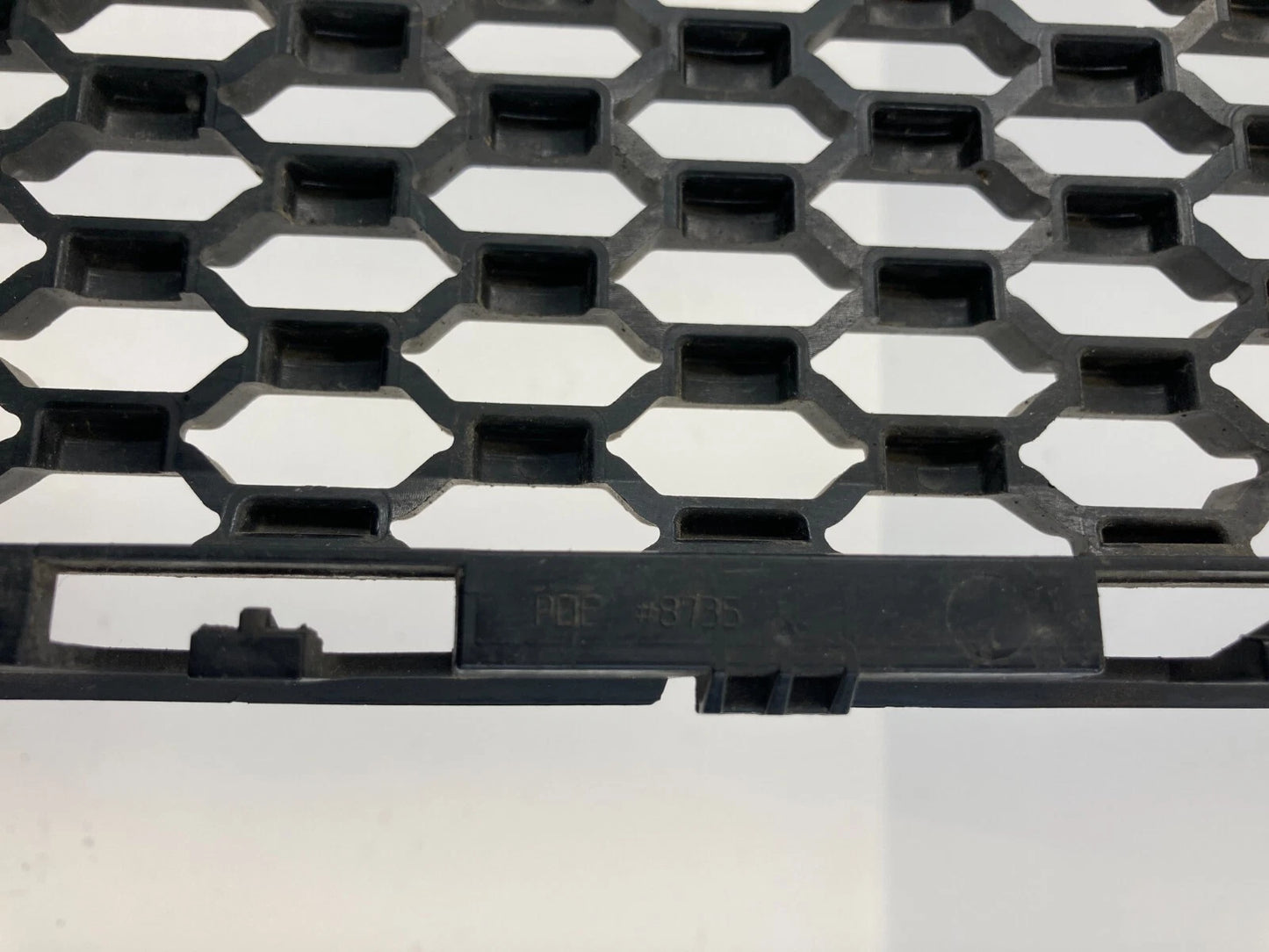 2013-2016 DODGE DART FRONT BUMPER CENTER LOWER GRILLE ASSEMBLY OEM