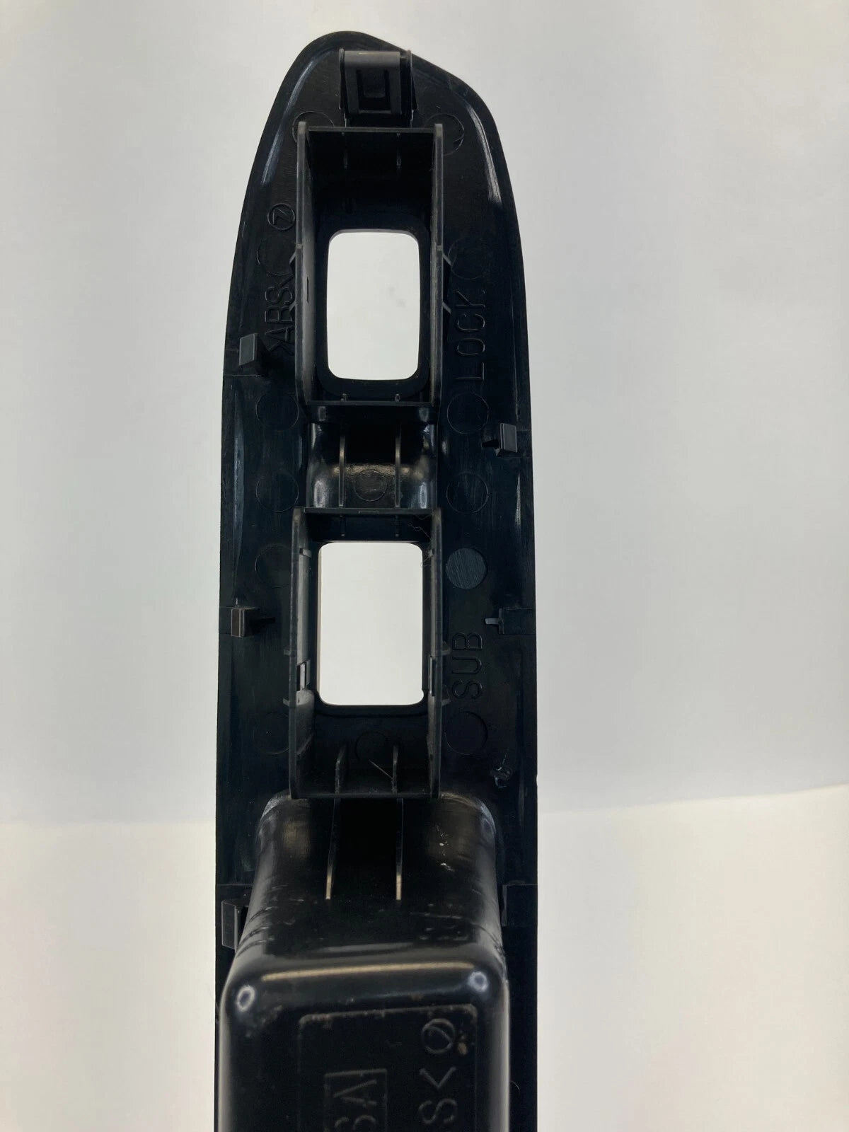 2003-2008 SUBARU FORESTER FRONT RIGHT SIDE DOOR WINDOW SWITCH BEZEL TRIM COVER