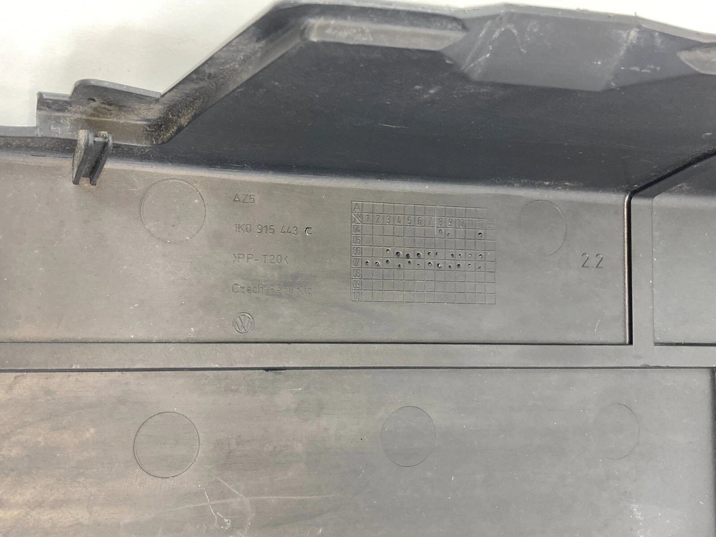 2006-2013 AUDI A3 2.0L ENGINE COMPARTMENT BATTERY CAP ASSEMBLY 1K0-915-443-C OEM