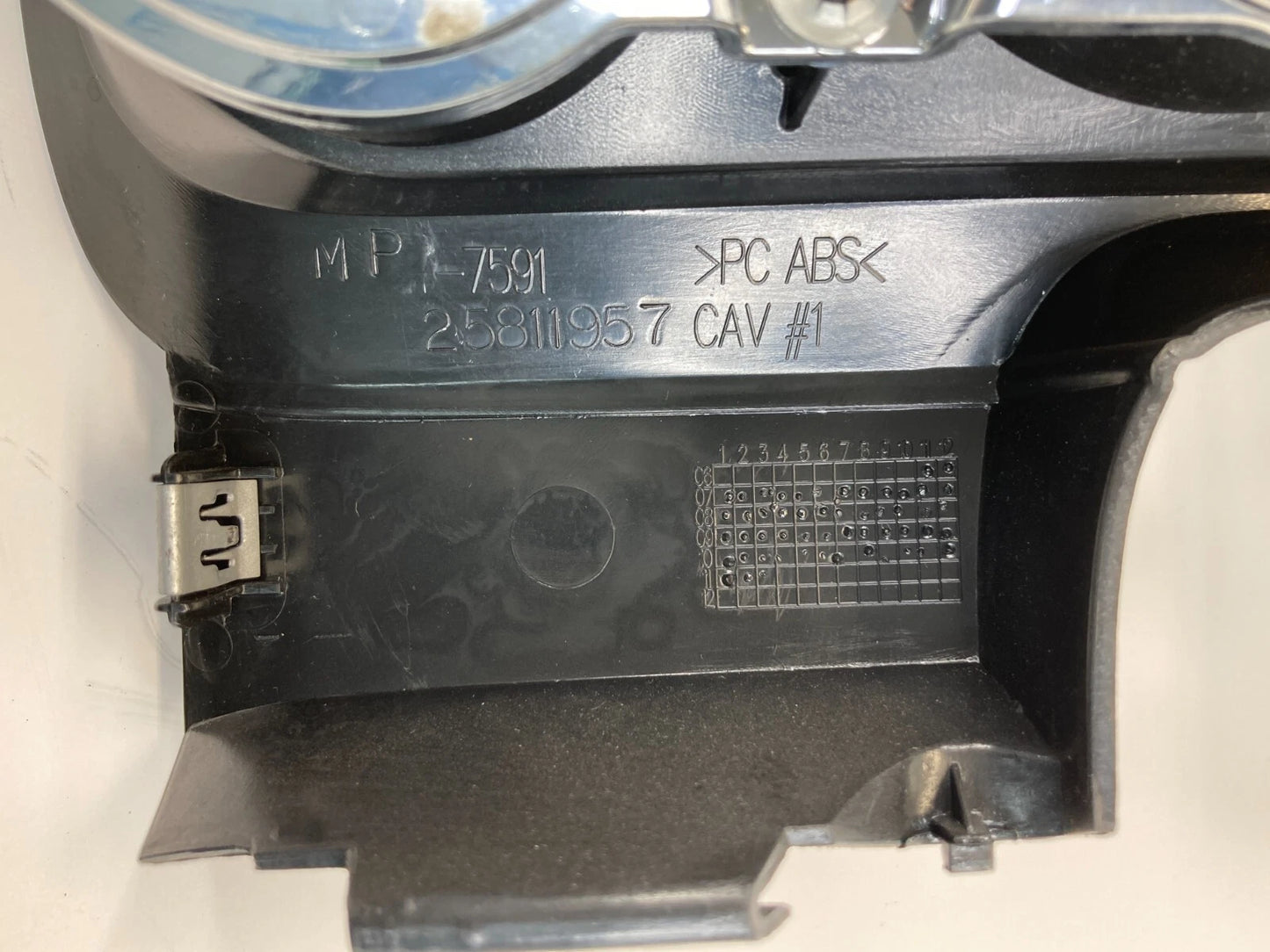 07-12 GMC ACADIA INSTRUMENT CLUSTER SPEEDOMETER TRIM BEZEL COVER OEM 20944701