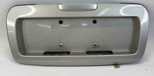 2002-2009 GMC ENVOY TRUNK LID LICENSE PLATE FINISH PANEL MOLDING PLATE 15191412