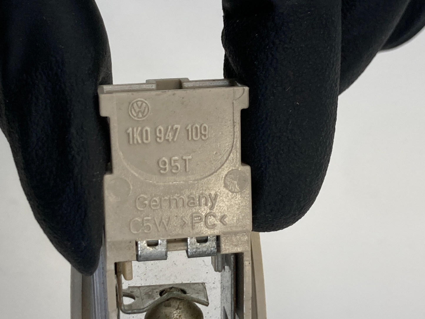 2009-2012 Volkswagen CC 2005-2018 Jetta Roof Visor Vanity Light Lamp 1K0-947-109