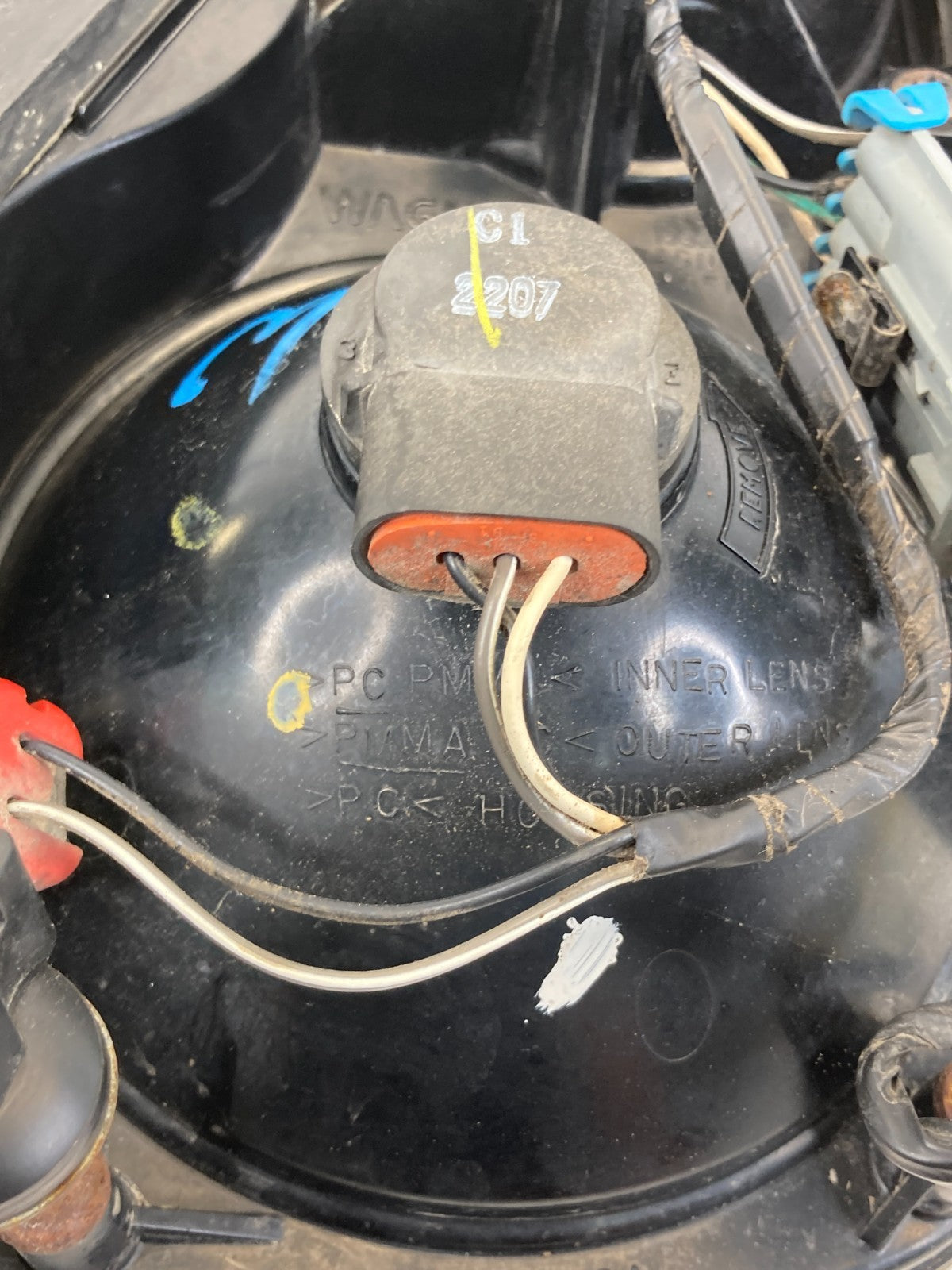 2000-2005 Chevrolet Monte Carlo Right Passenger Tail Light Taillight OEM