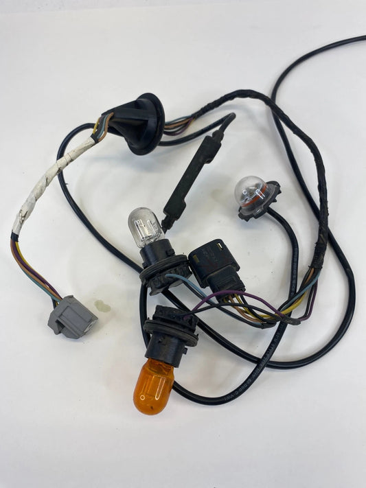 13-15 FORD POLICE INTERCEPTOR UTILITY RIGHT TAIL LIGHT LAMP SOCKET WIRE HARNESS