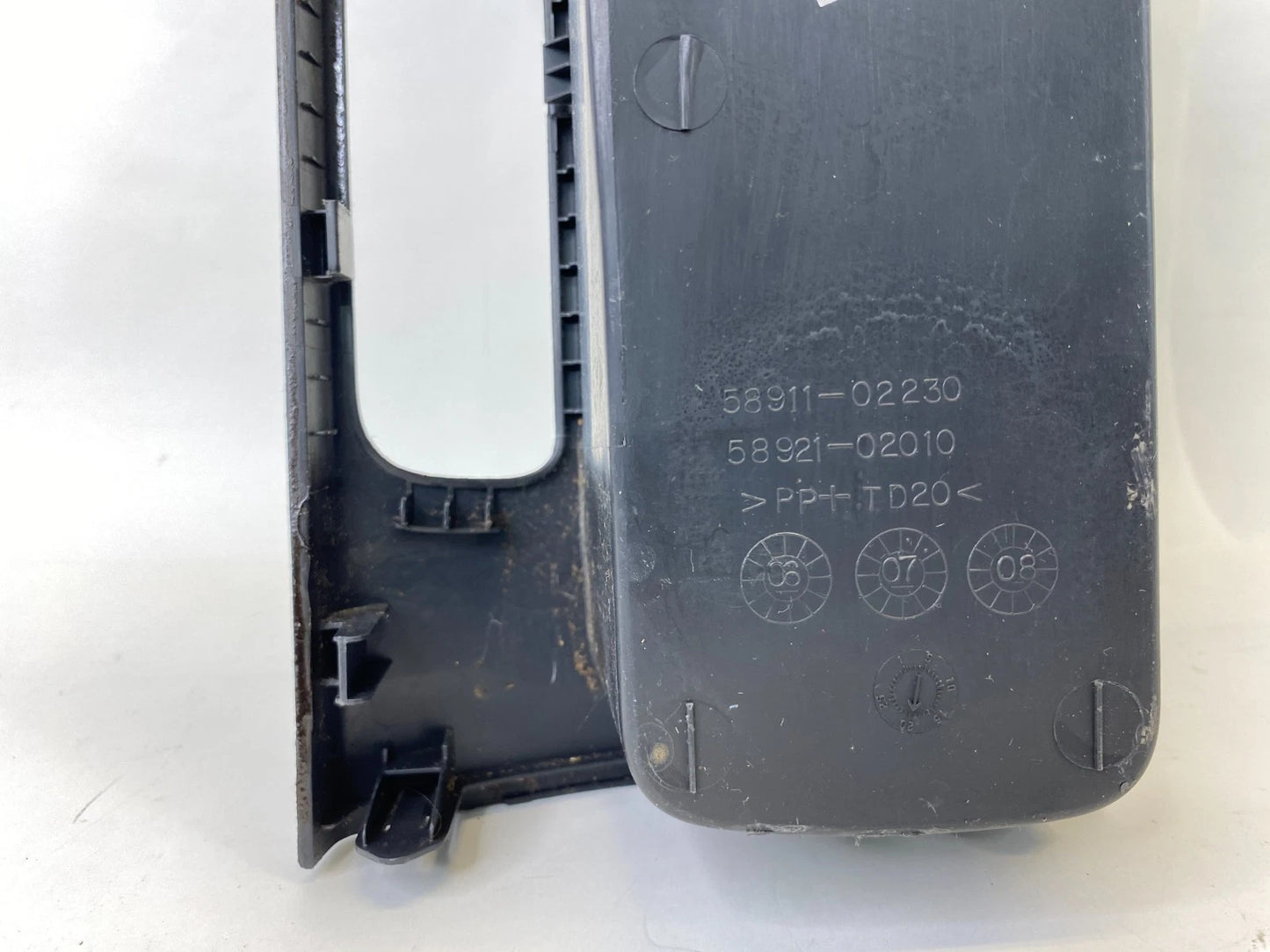 2009-2013 TOYOTA MATRIX FLOOR CENTER CONSOLE PANEL TRIM BEZEL 58911-02230 OEM