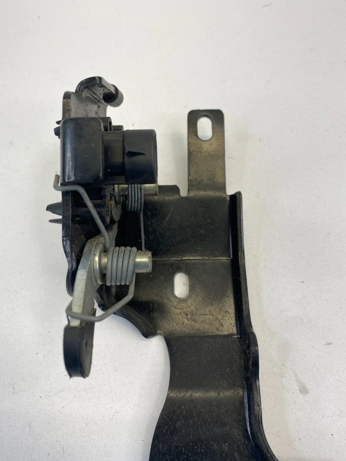 2005-2009 SAAB 9-7X REAR TRUNK LIFTGATE GLASS LOCK LATCH ACTUATOR OEM 16642459